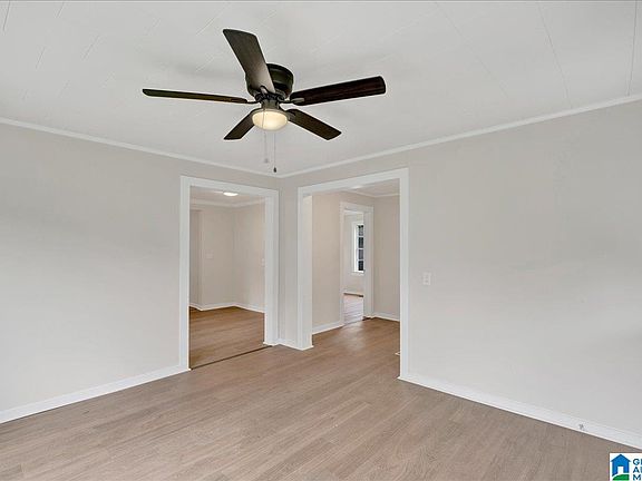 4th image of 2099 Cherry Ave