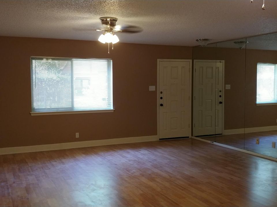 1st image of 10919 Crown Park