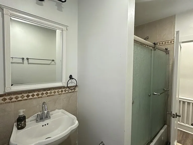 482 Martin St — Photo 21