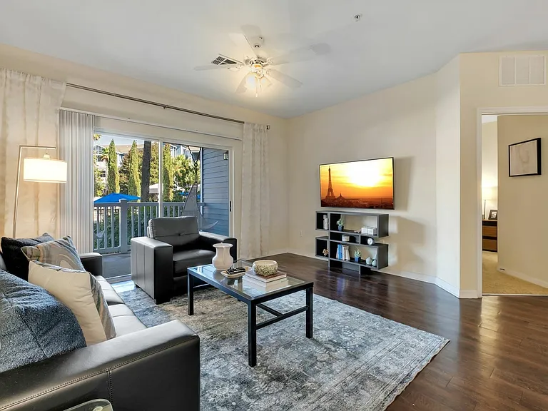 West 10 — Photo 8