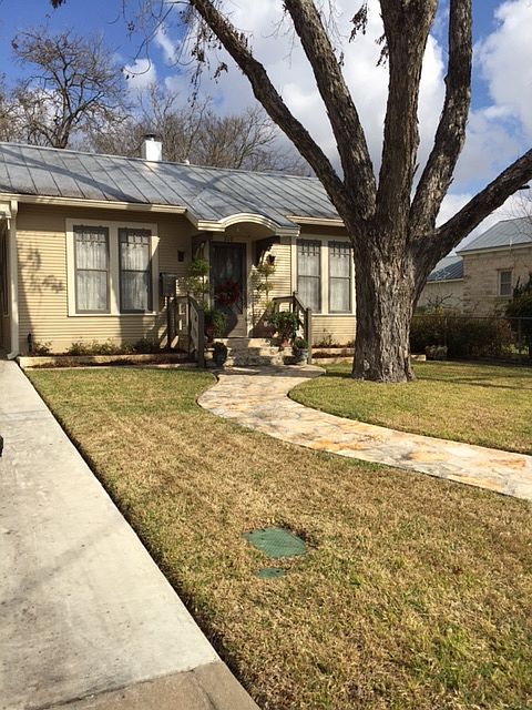 210 E Travis St, Fredericksburg, TX 78624 | Zillow