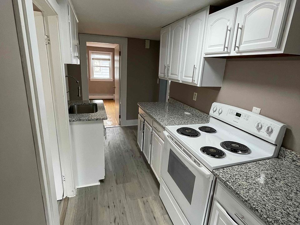 1st image of 8 Underwood St #3