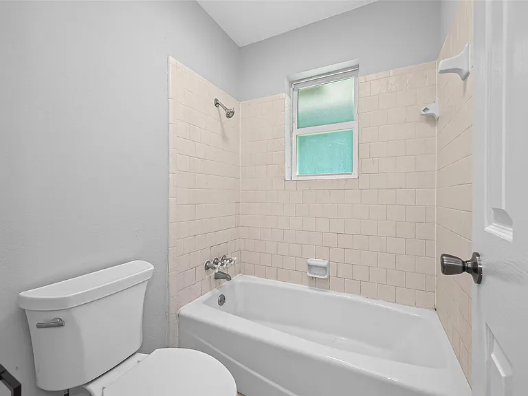 18747 Woodridge Dr — Photo 30