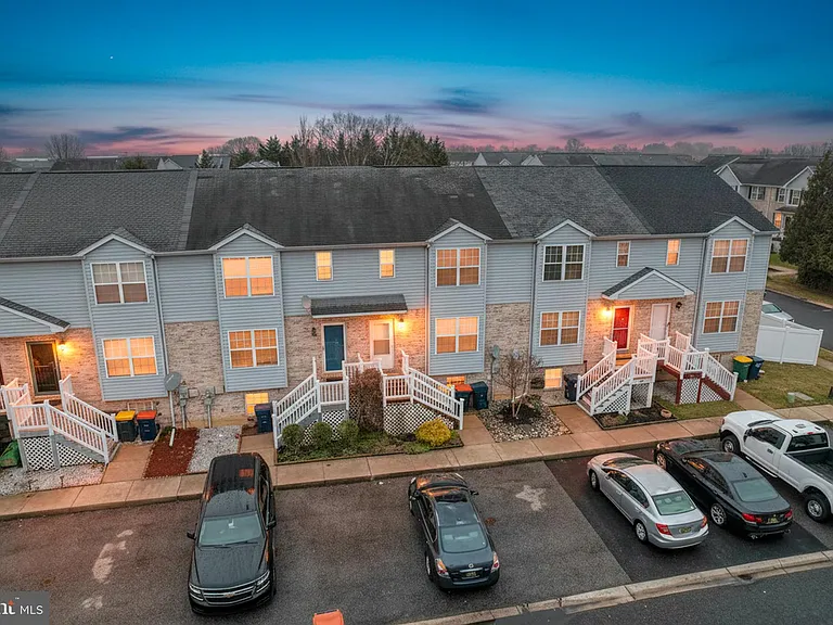 407 Champs Ln — Photo 1
