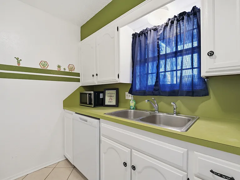 11307 N May Ave #D — Photo 11