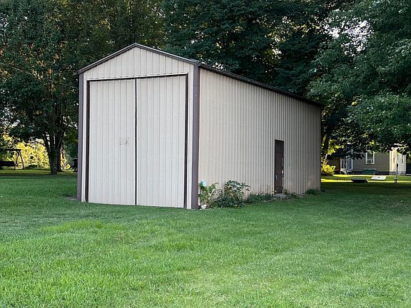 2nd image of 108 Barton St