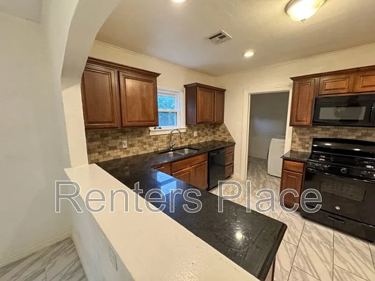 2233 N Denver Blvd — Photo 5