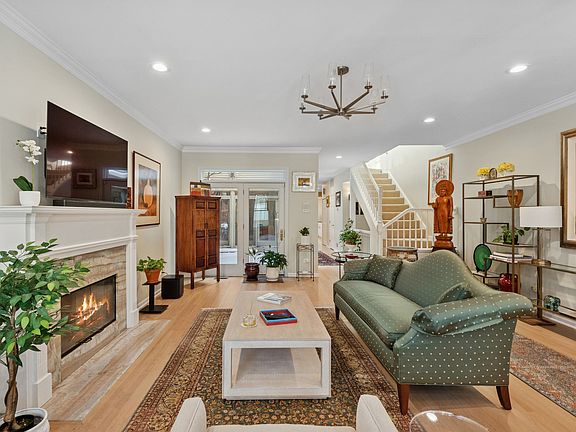 4th image of 1518 N North Park Ave