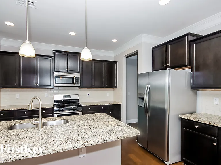7815 Sawgrass Ln — Photo 7