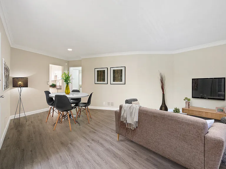Levering Apartments — Photo 7