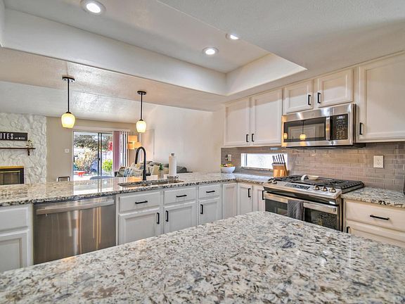 4th image of 8208 Yeager Dr NE