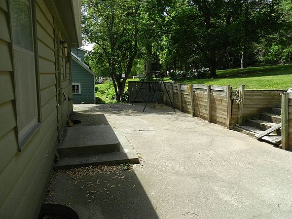 3rd image of 182 E Orchard Ave