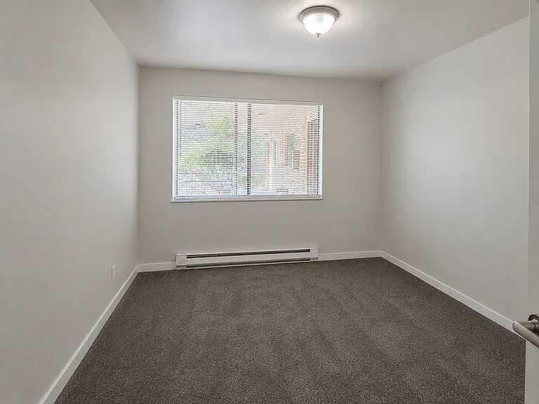 Bonneville Apartments — Photo 12