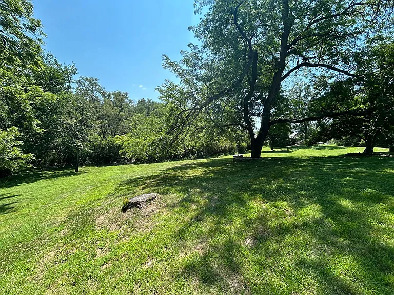 1824 E Kanesville Blvd — Photo 16