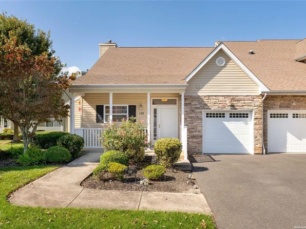 196 Pond Circle #196, Mount Sinai, NY 11766