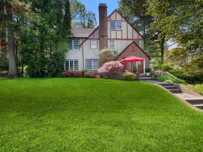 22 Lodge Road, Great Neck, NY, 11021