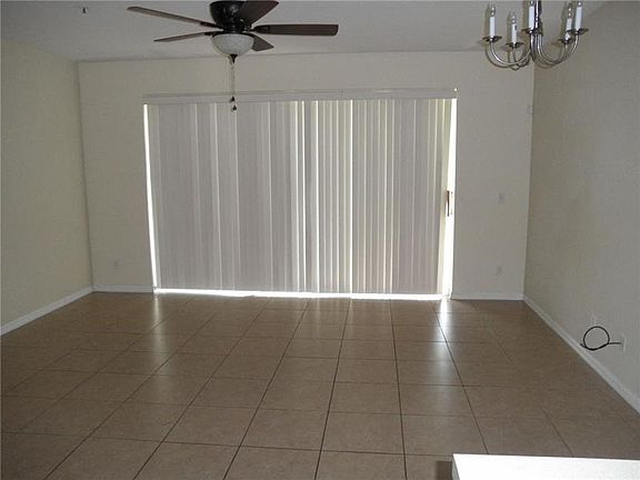 2nd image of 938 Pipers Cay Dr