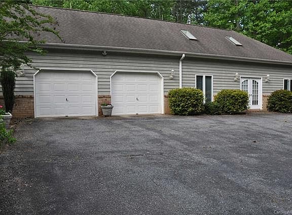 2nd image of 21 Foxwood Dr