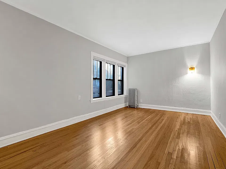 1237 1/2 W Greenleaf Ave #1S