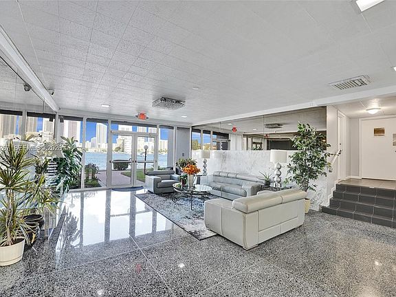 4th image of 430 Golden Isles Dr APT 201