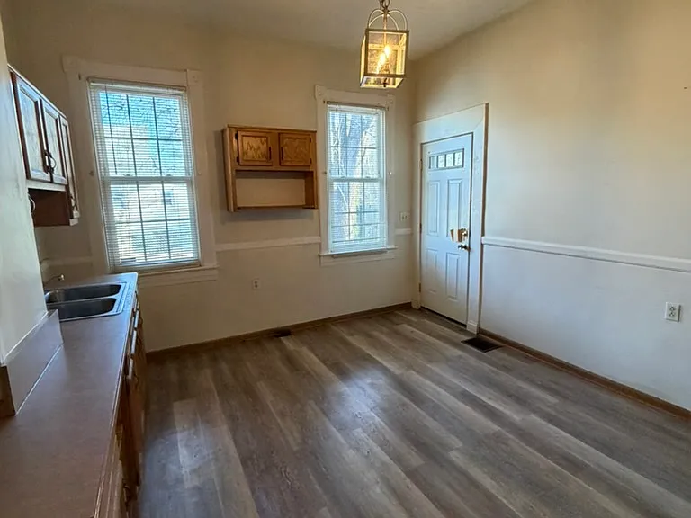 427 Montana Ave — Photo 8