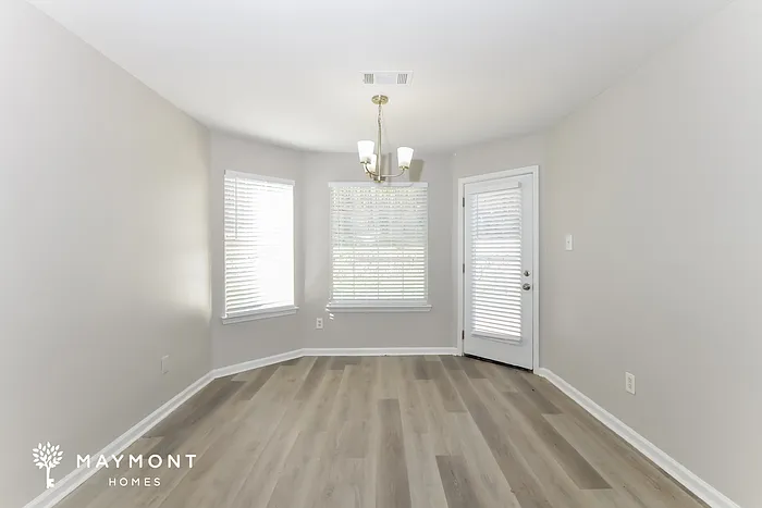 465 Oakland Hills Dr — Photo 6