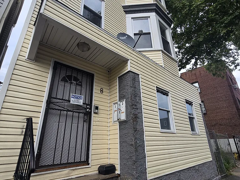8 William St #G2 — Photo 1