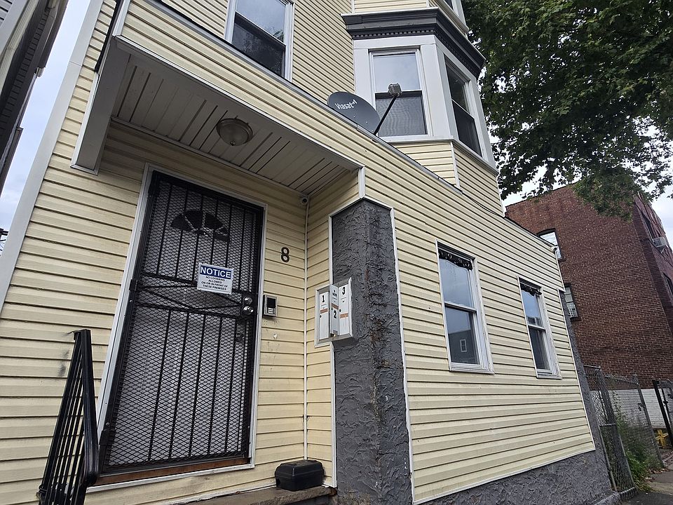 1st image of 8 William St #G2