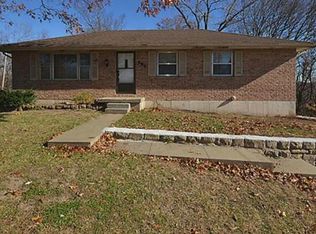 581 S Bluegrass Dr, Bonner Springs, KS 66012