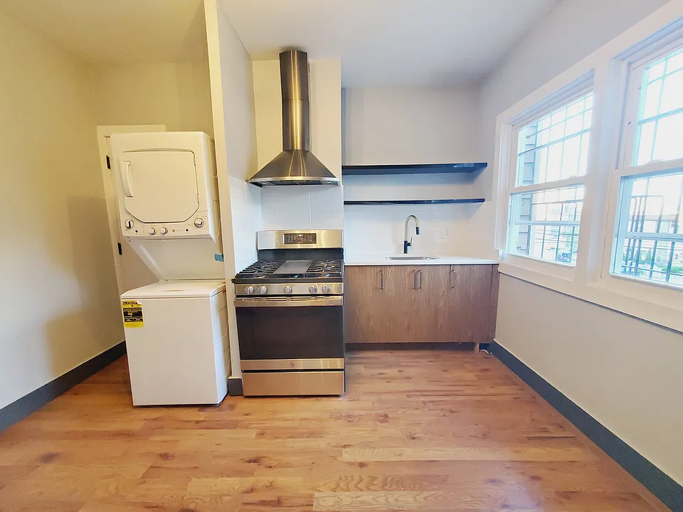74 Baldwin Ave #2L