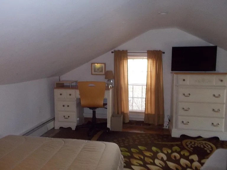256 Derby Ave — Photo 7