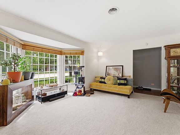 3rd image of 350 Oakwood St