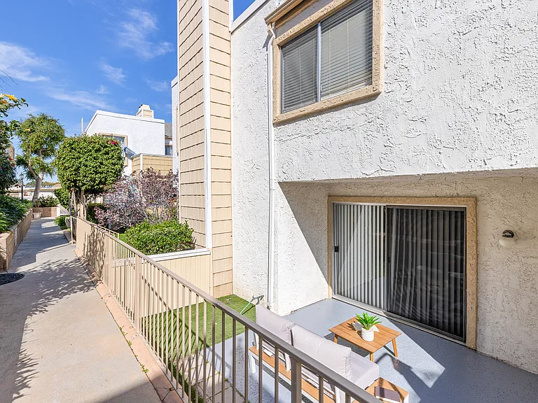 18408 Hatteras St #27 — Photo 16