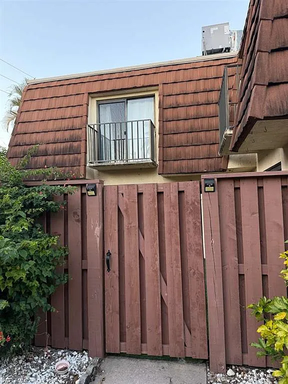 2 bed, 2.0 bath, 1236 sqft, $1,600 — Photo 2
