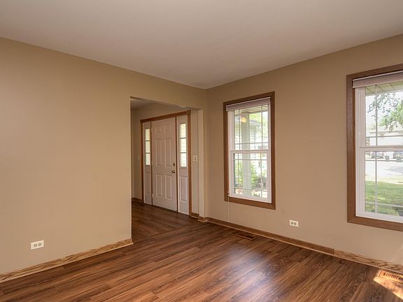 4th image of 406 Basswood Ct