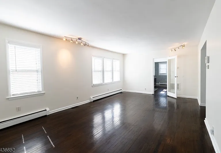 210 Globe Ave — Photo 3