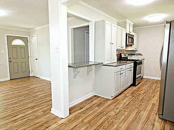 2nd image of 839 Martha Ln