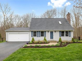 28 Blueberry Ln, Colchester, CT 06415