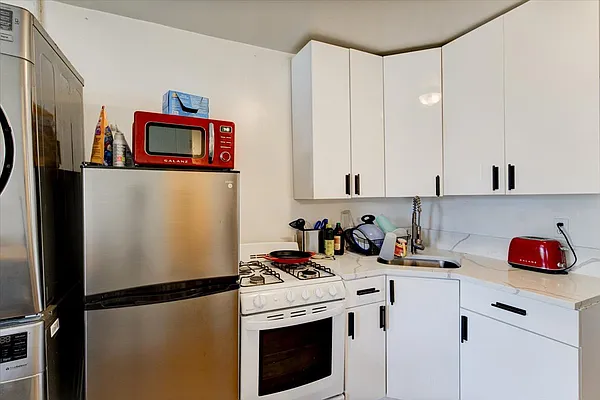 Rented by Compass | media 18