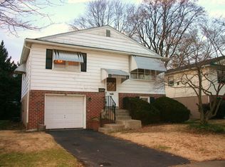 9322 Cottage St, Philadelphia, PA 19114