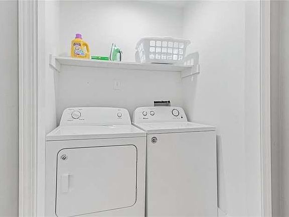 4th image of 2304 Magnolia St #2304