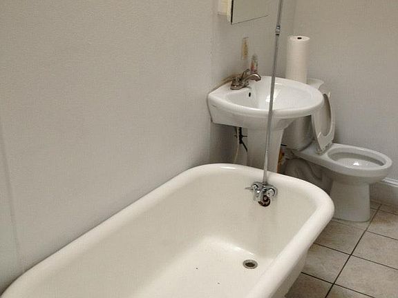 Upstair Shower/Tub COmbination