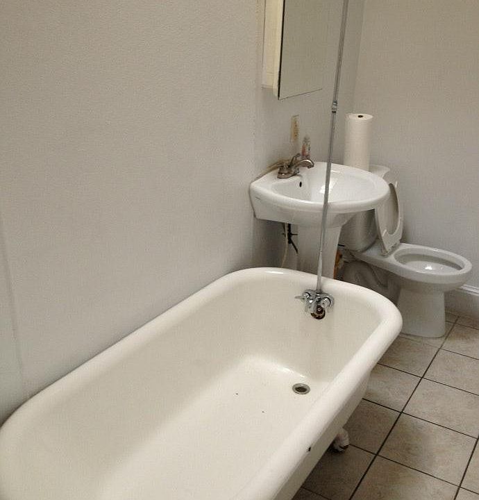 Upstair Shower/Tub COmbination