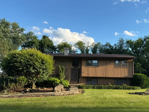 32W717 Hecker Dr, Dundee, IL 60118