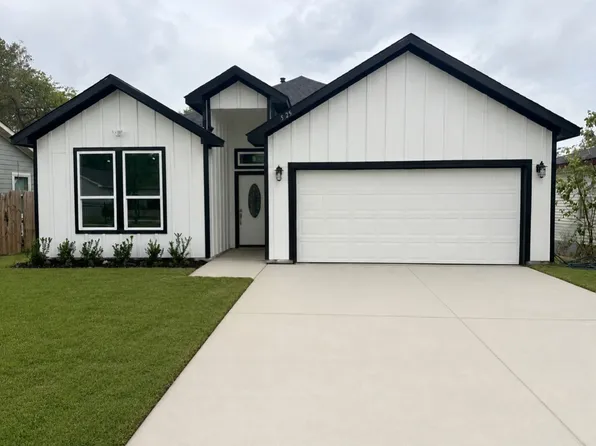 525 NW 17th St, Grand Prairie, TX 75050