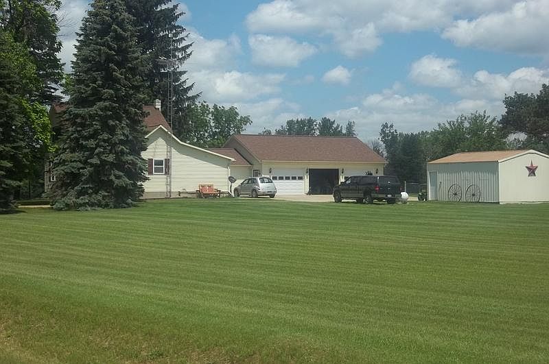 2nd image of 4586 Lamton Rd