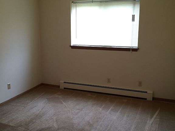 3rd image of 1701 Kenwood Ave APT 105
