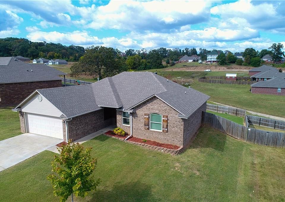 1st image of 2219 Lisa Ln