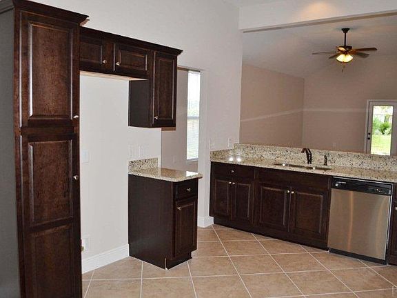 5th image of 10554 Millbrook Dr