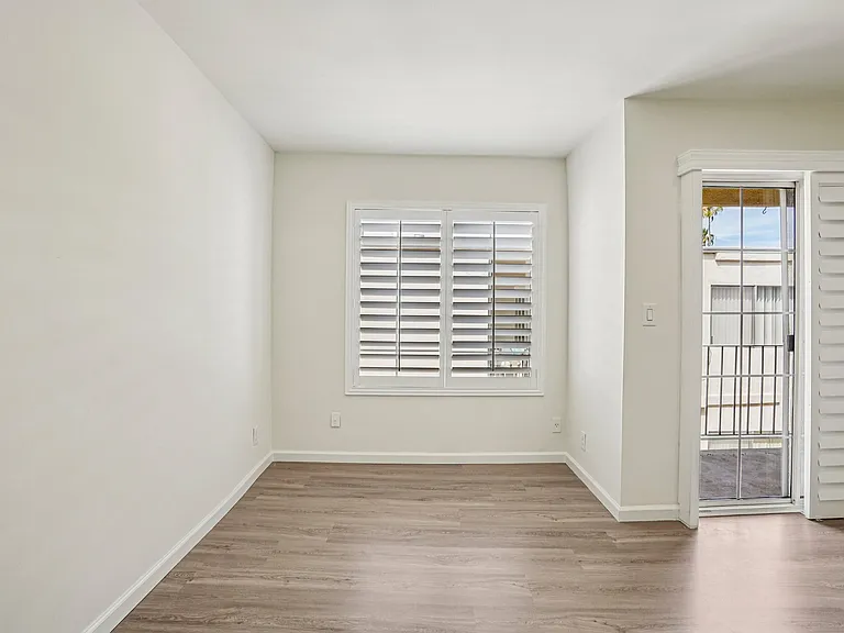 Willis Apartments — Photo 18